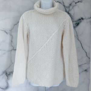 Bannana Republic Snuggly Vanilla Sweater
